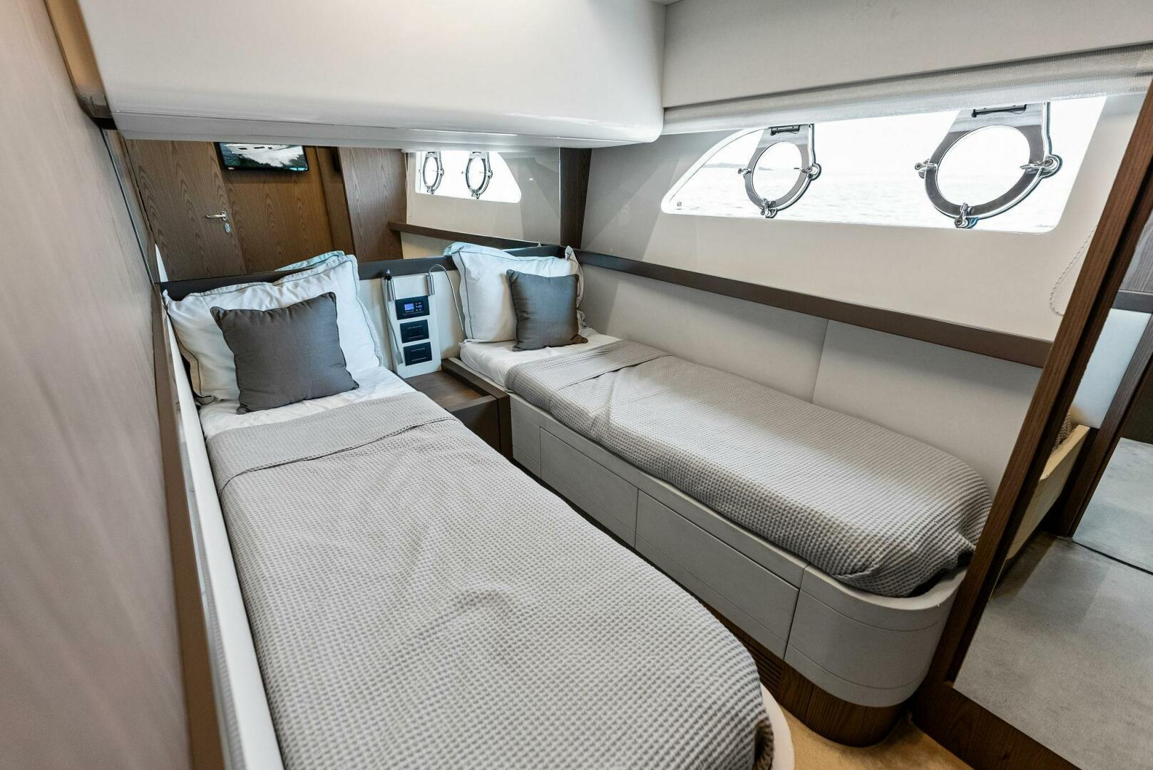 2018 Ferretti Yachts 800 - Image 39