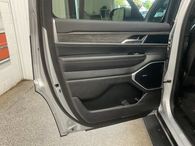 2022 Jeep Wagoneer Utility 4D Series II 4WD - Image 28