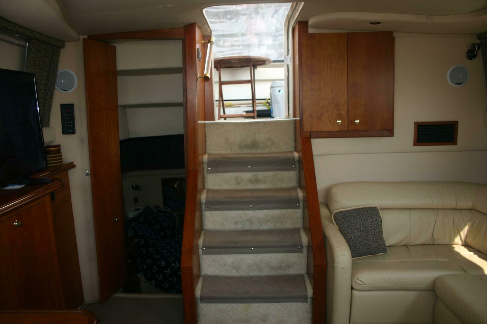 2001 Cruisers Yachts 3750 Motor Yacht - Image 29