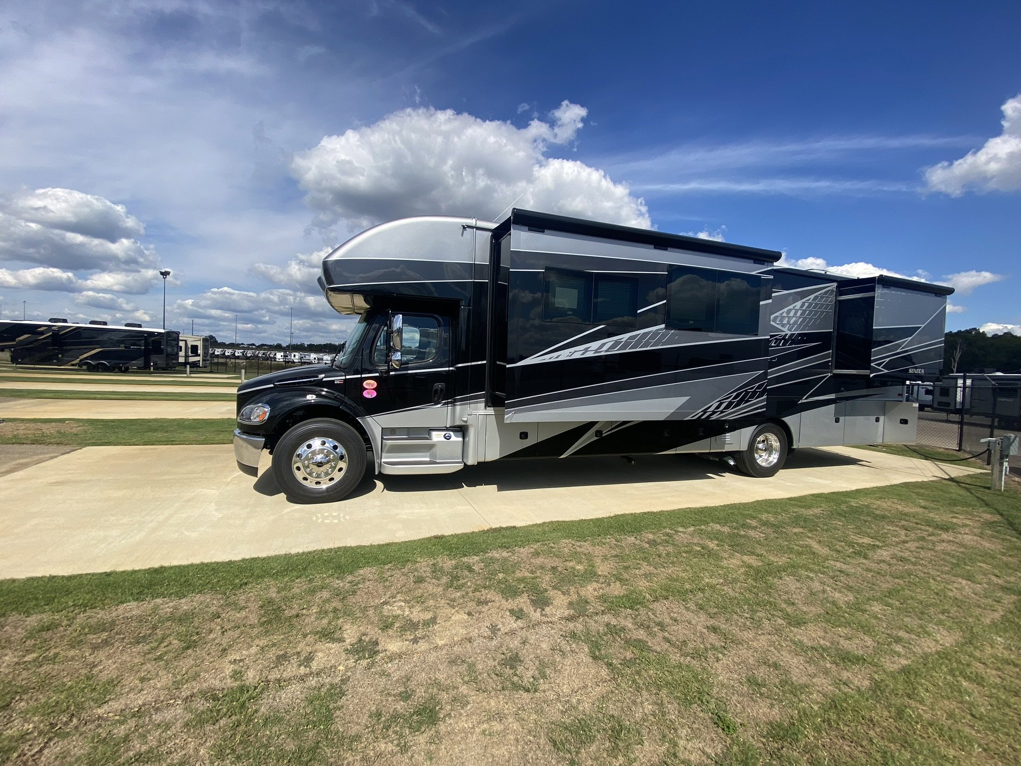2026 JAYCO SENECA 37M - Image 5
