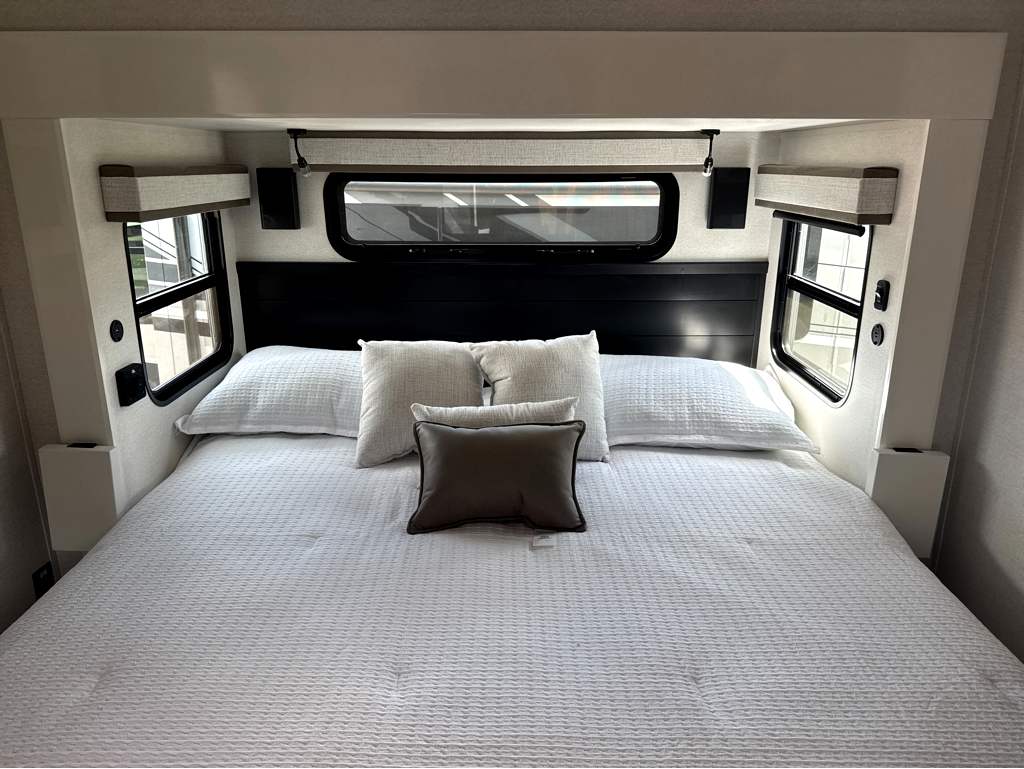 2027 JAYCO PINNACLE 38FBRK - Image 21