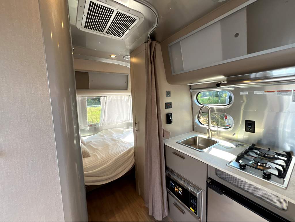 2026 AIRSTREAM CARAVEL 16RB - Image 5