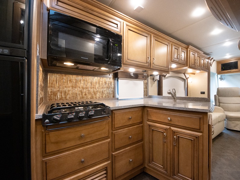 2015 Newmar Ventana 3436 - Image 17