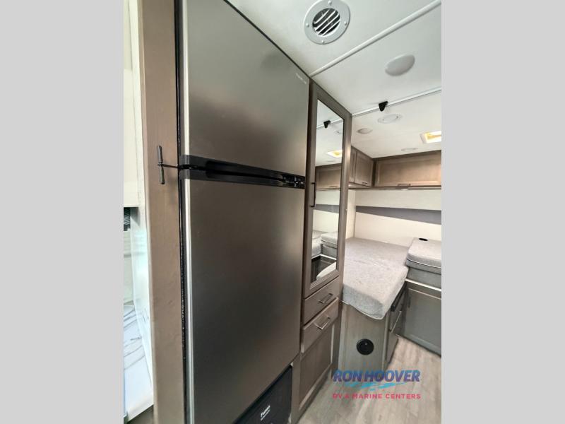 2025 THOR MOTOR COACH 25V - Image 11