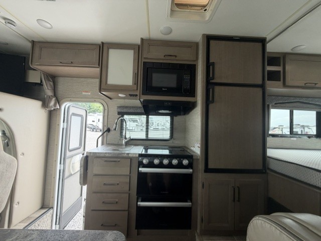 2022 Thor Motor Coach MAGNITUDE GA22 - Image 13