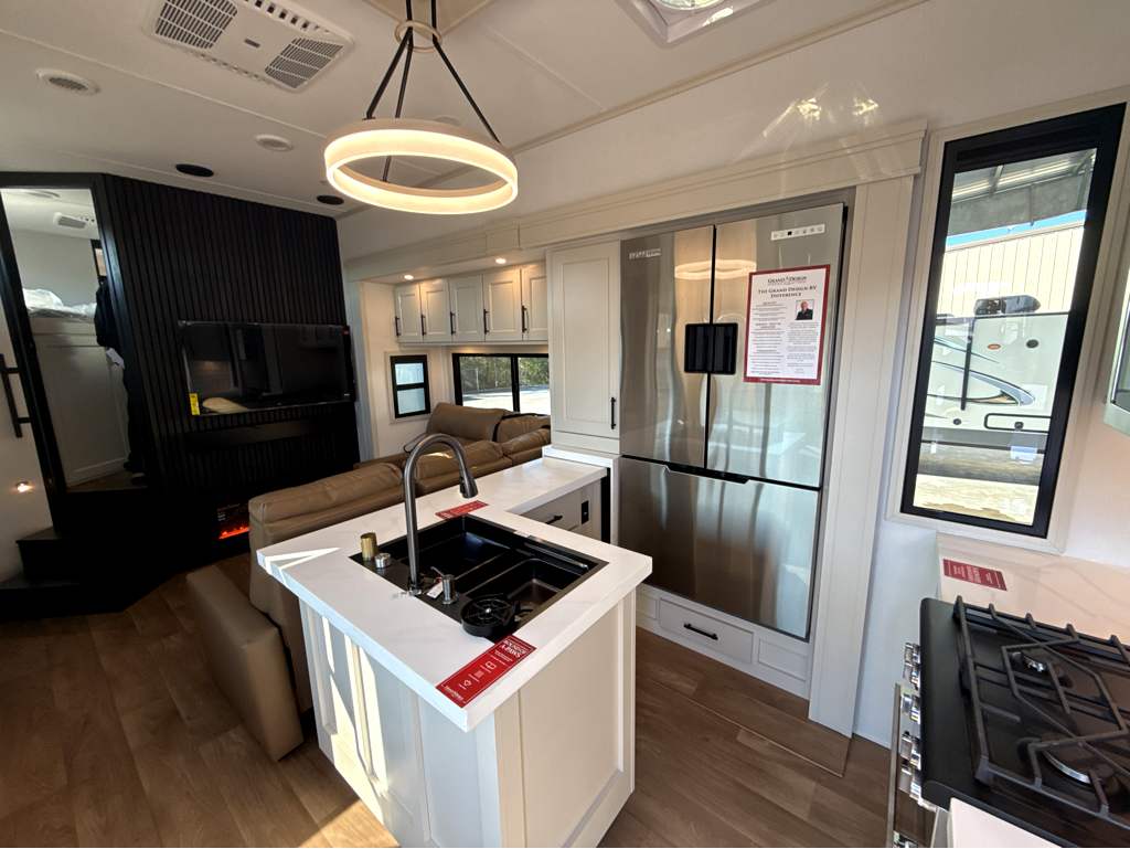 2026 GRAND DESIGN SOLITUDE 414LJMJ - Image 10
