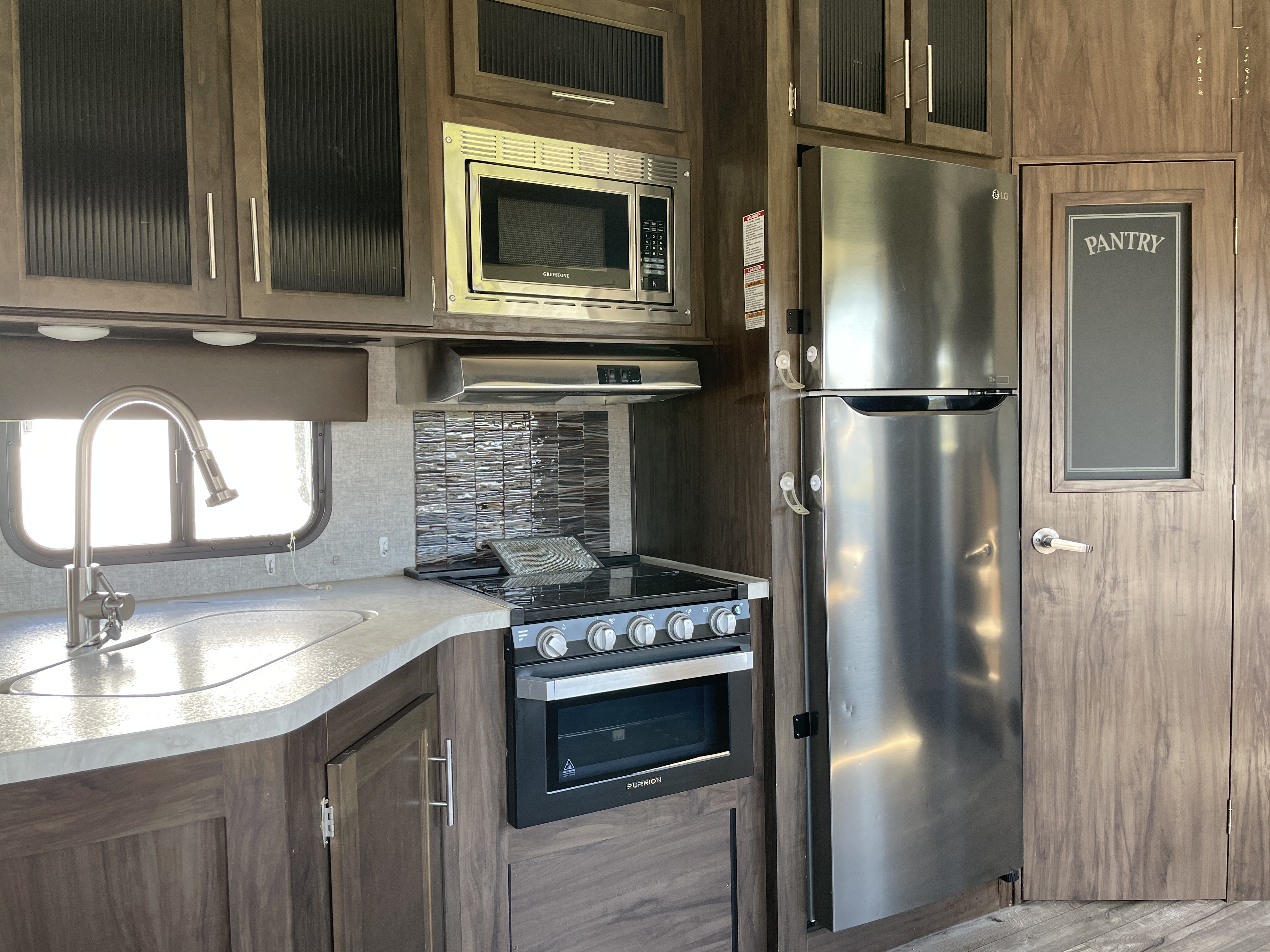 2018 Forest River Cherokee Arctic Wolf 265DBH8 - Image 12