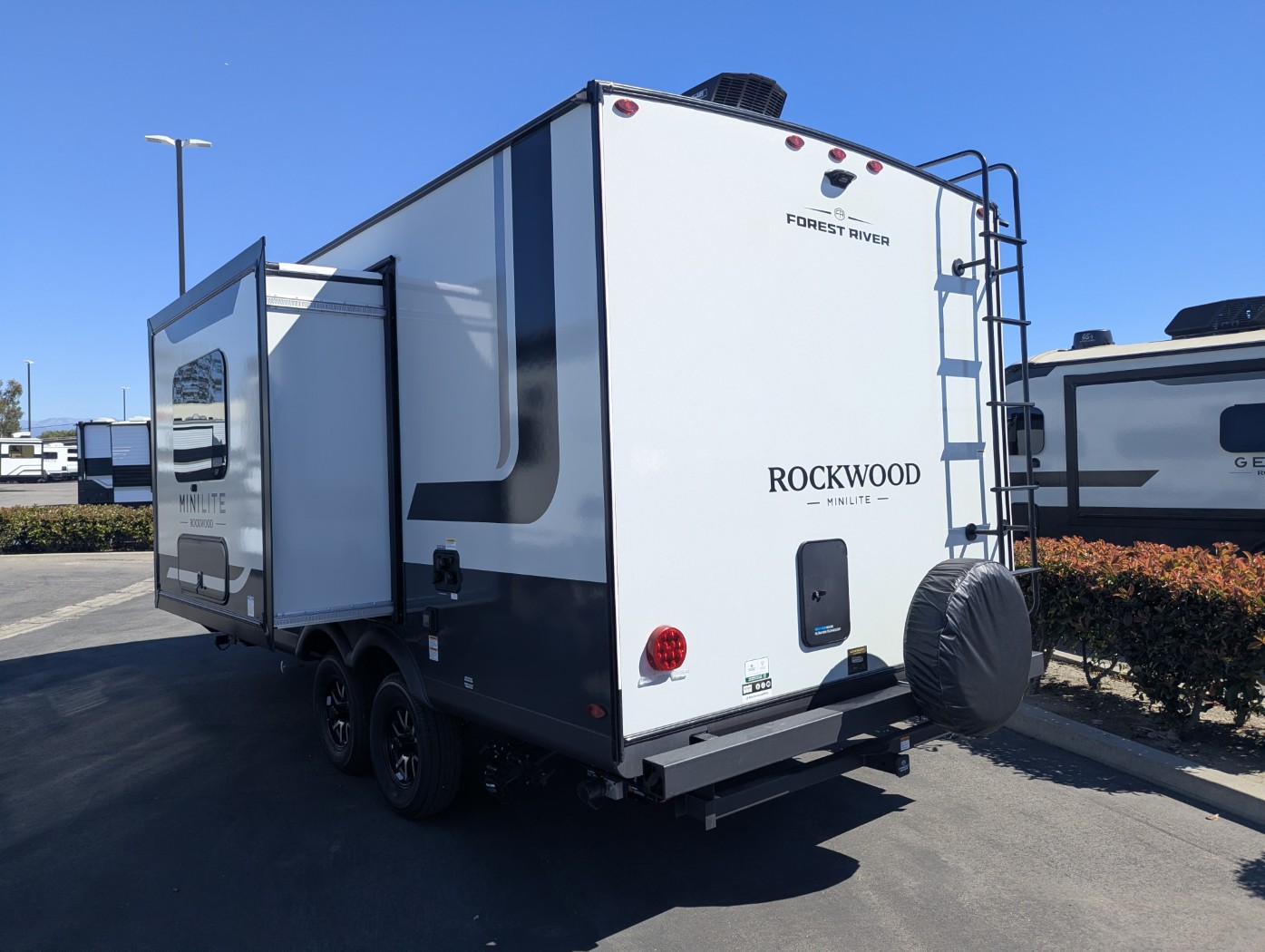2027 Forest River Rockwood Mini Lite 2109S - Image 4