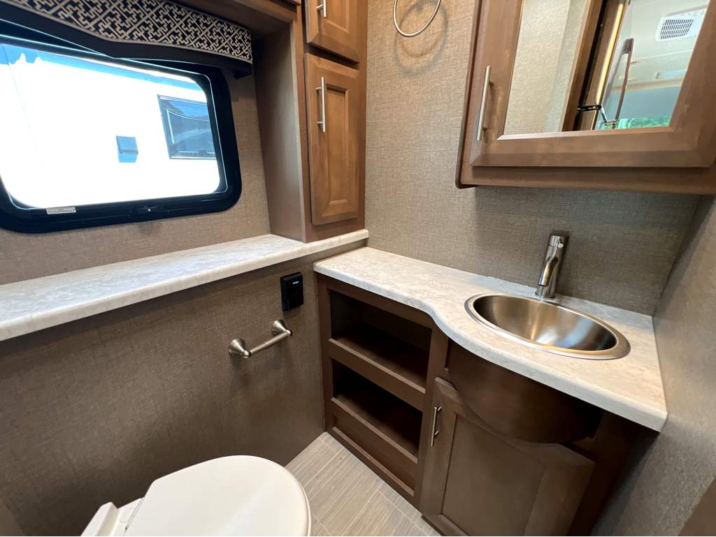 2022 THOR MOTOR COACH MAGNITUDE BT36 - Image 18