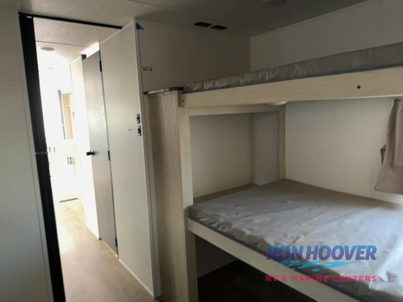 2025 FOREST RIVER SHASTA 532BEDS - Image 21