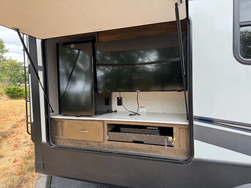 2020 Dutchmen Astoria 3003RLF - Image 3