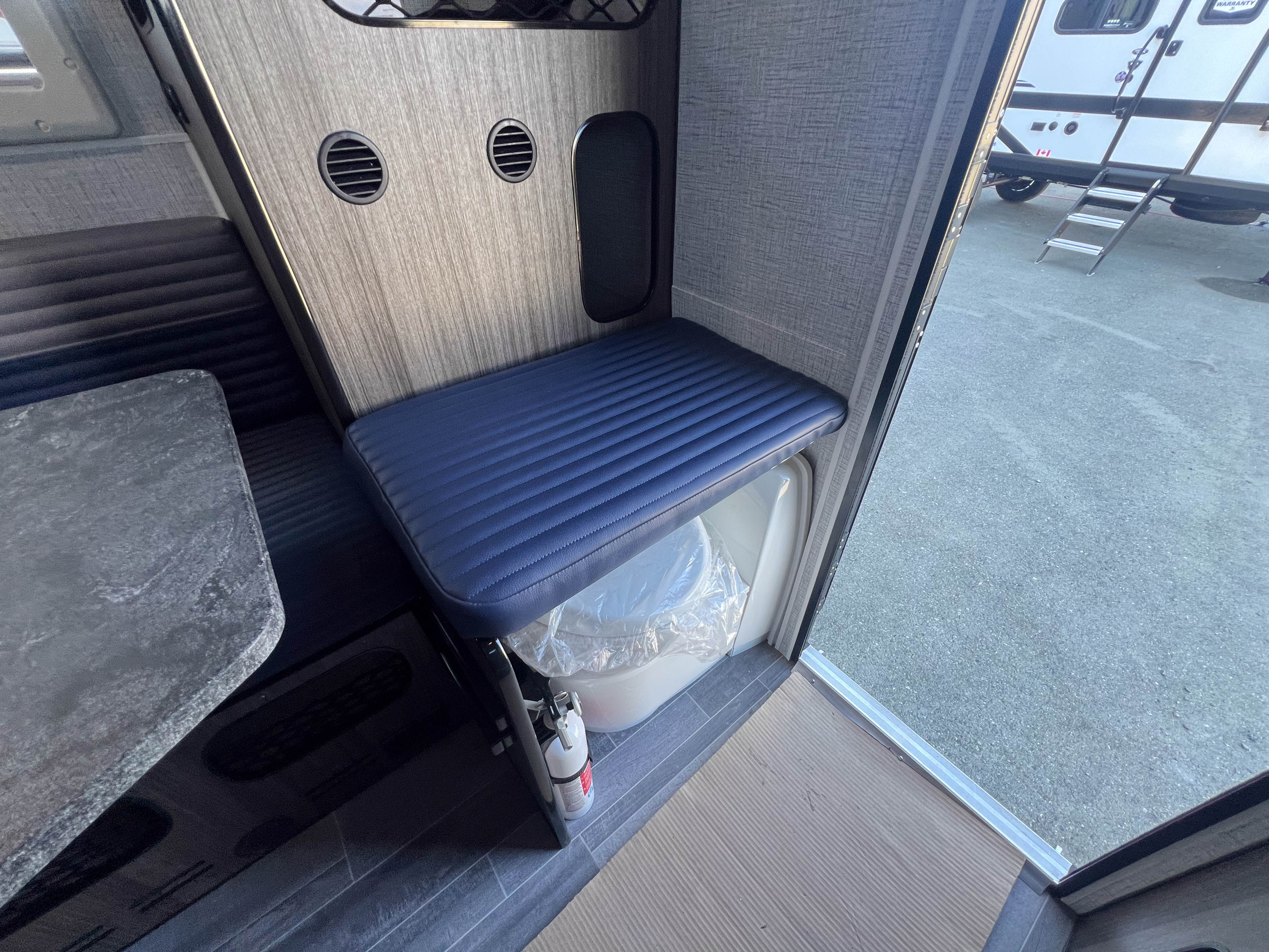 2027 Northern Lite 610 - Image 18