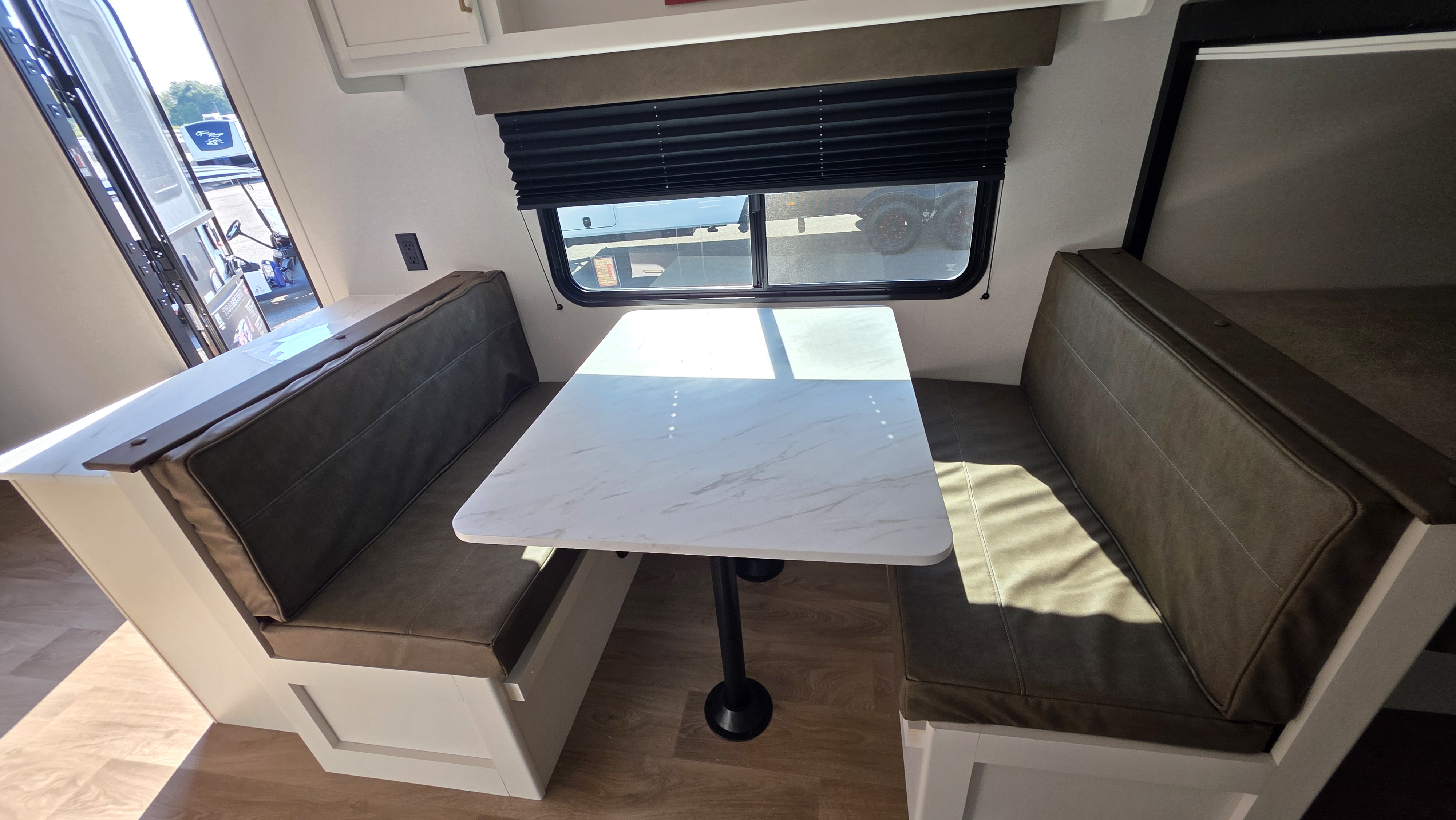 2027 GRAND DESIGN TRANSCEND 26BHX - Image 11