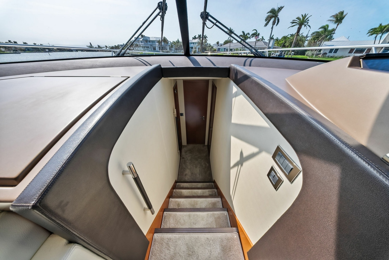 2015 Prestige 550 Base - Image 35