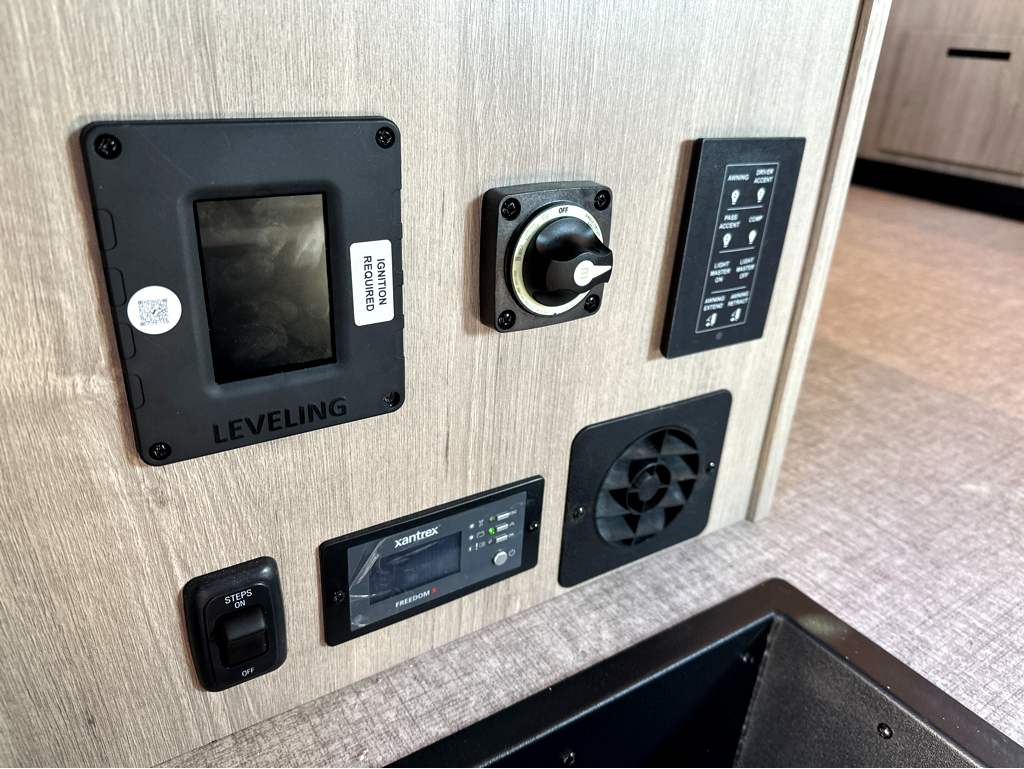 2027 Grand Design Lineage Series M 25FW - Image 28