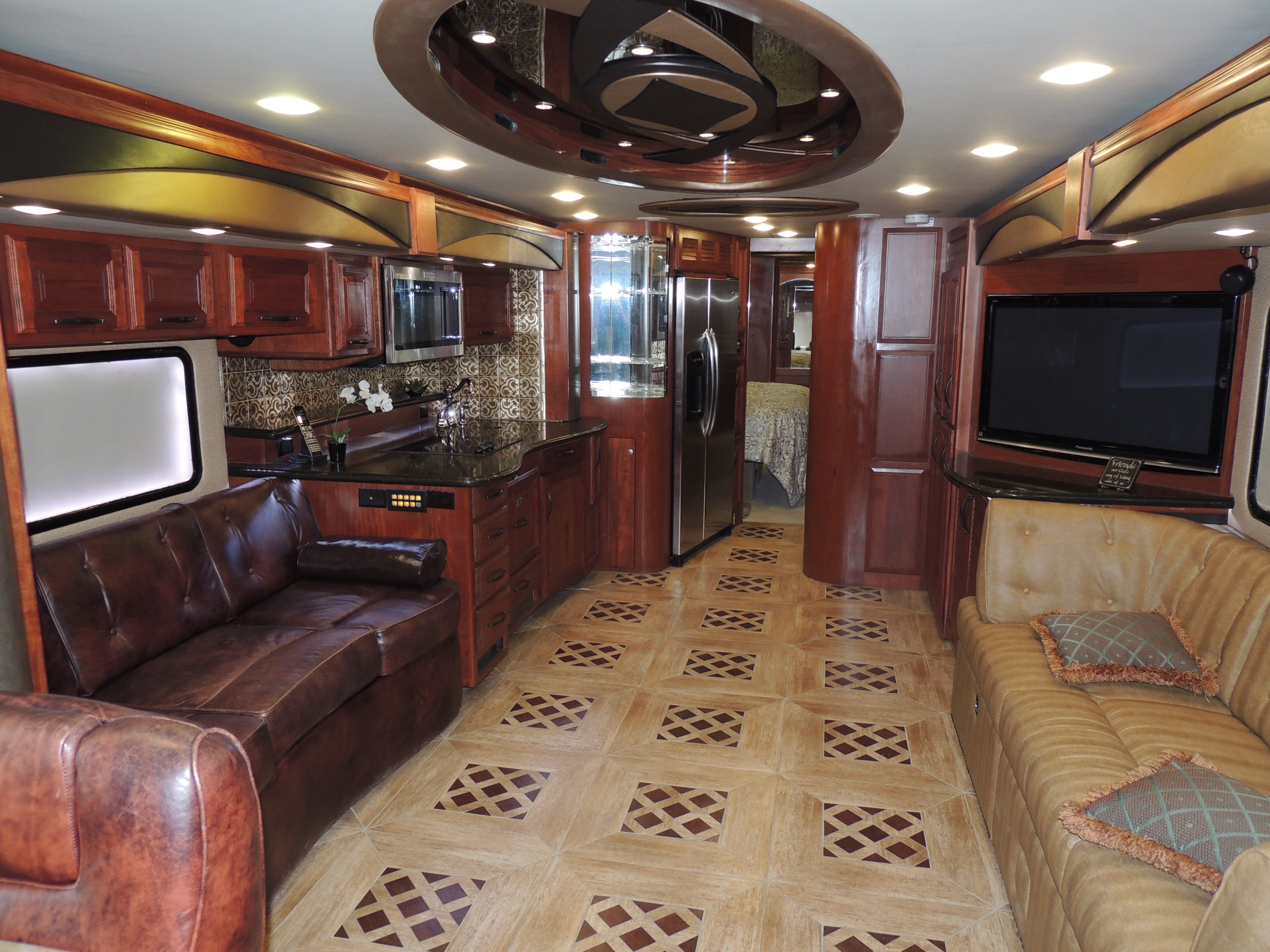 2010 Foretravel Phenix 45' Custom - exterior 4