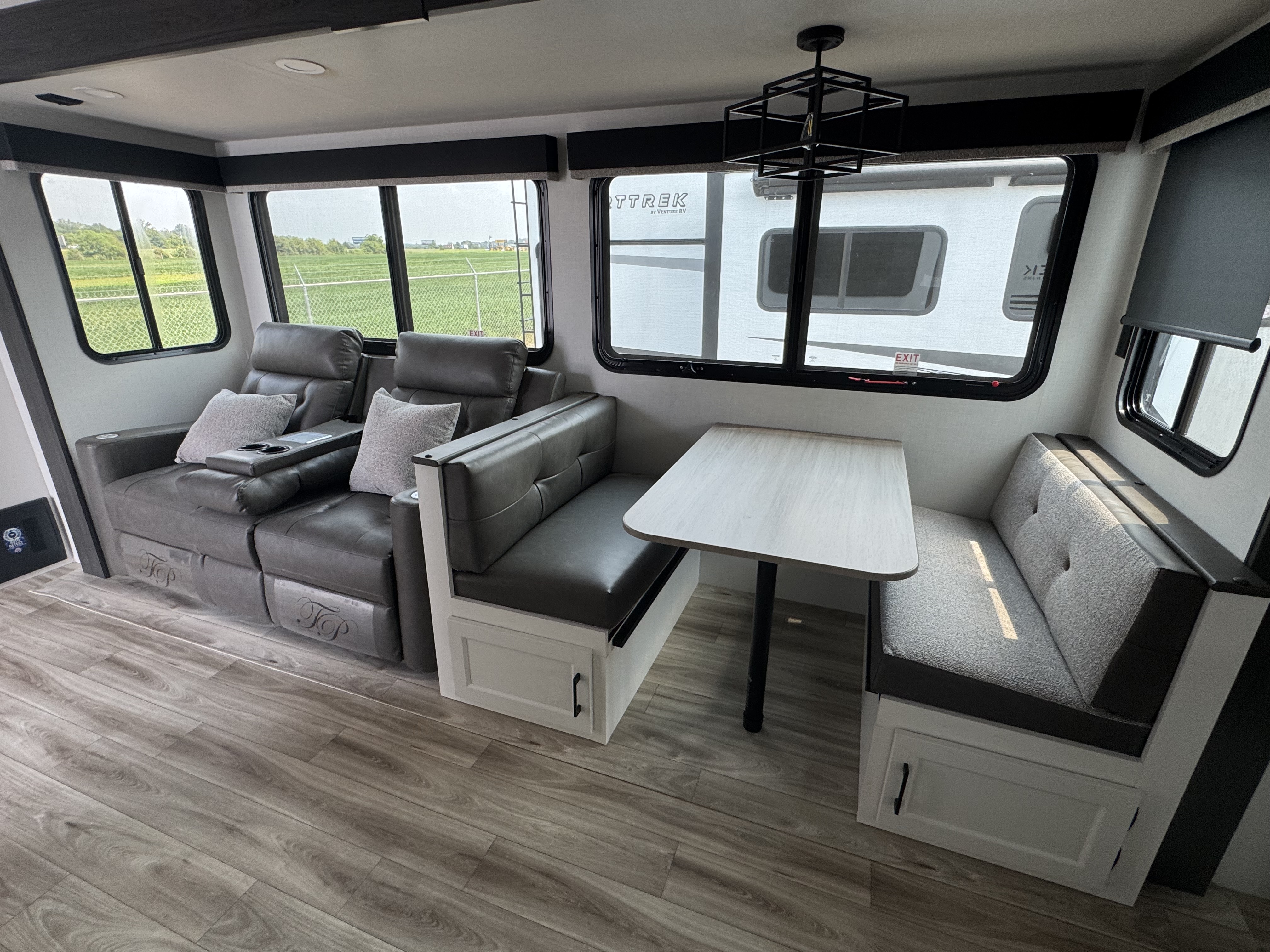 2027 VENTURE RV SPORTTREK 292VRB - Image 18