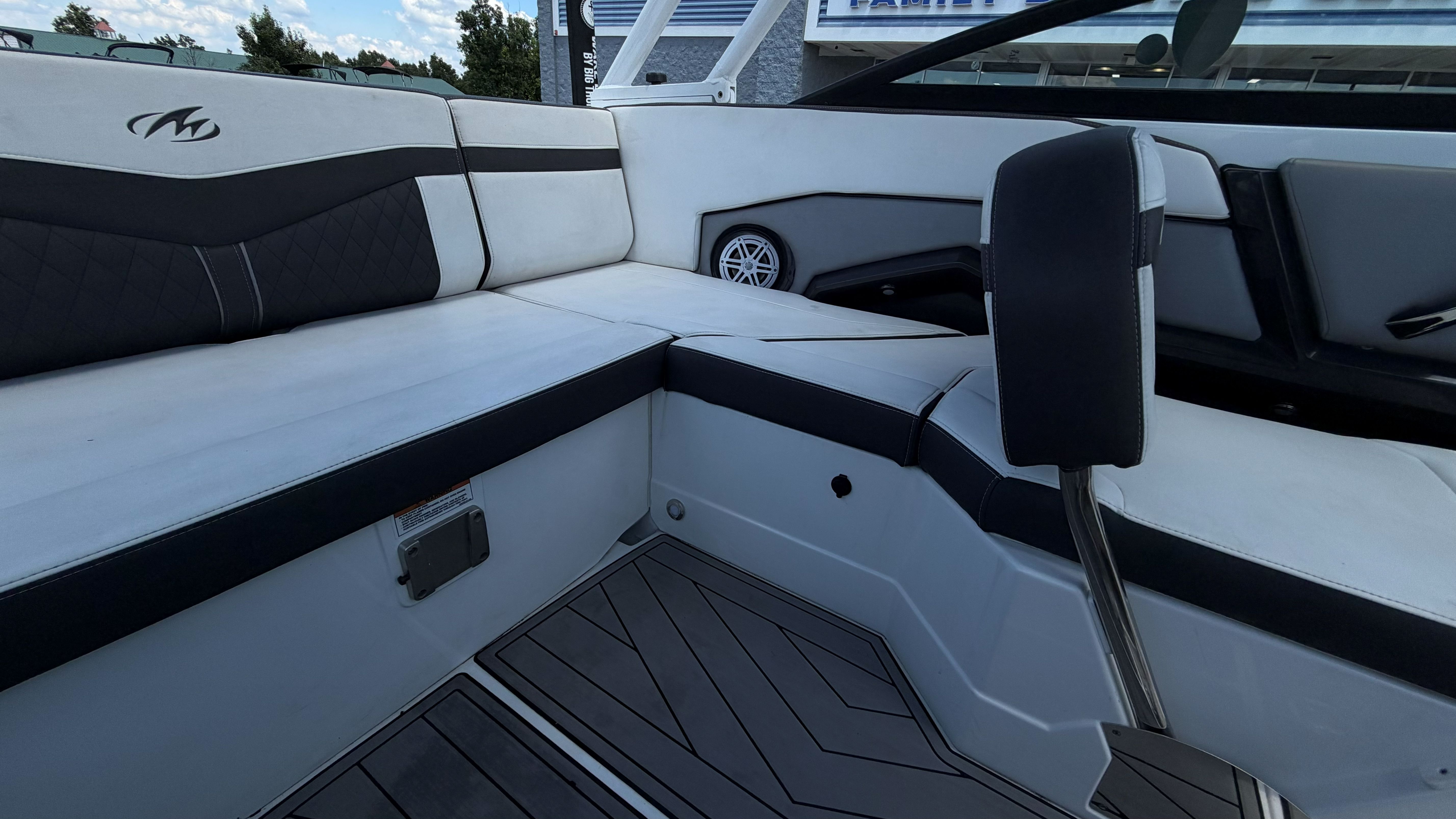2023 Monterey 238 Super Sport - Image 24