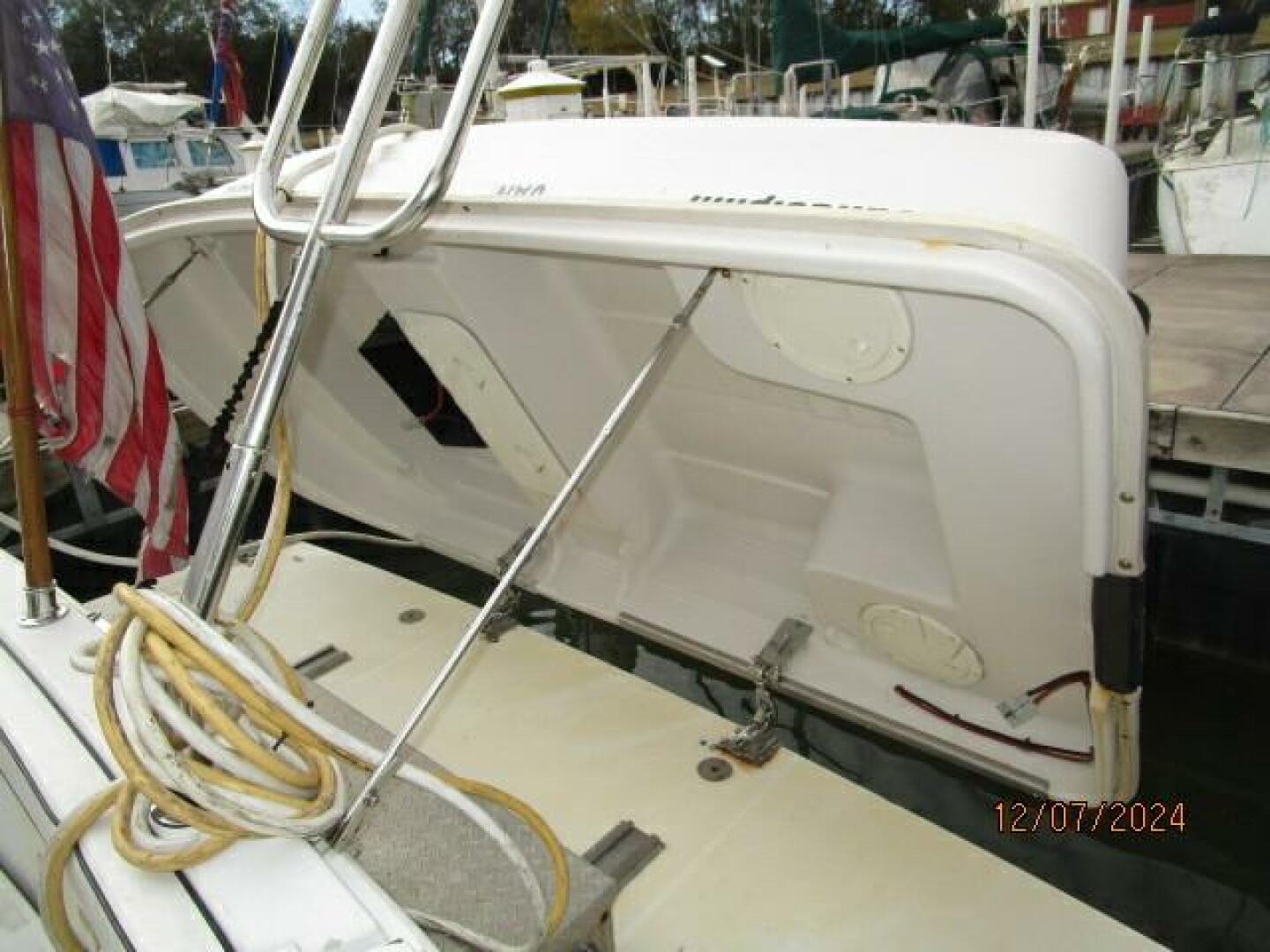 1999 Carver 40 Cockpit - Image 28