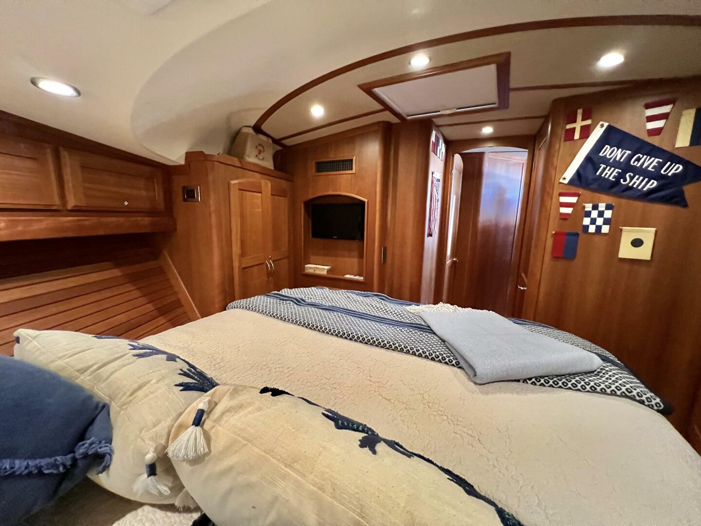 2017 Sabre 48 Salon Express - Image 30