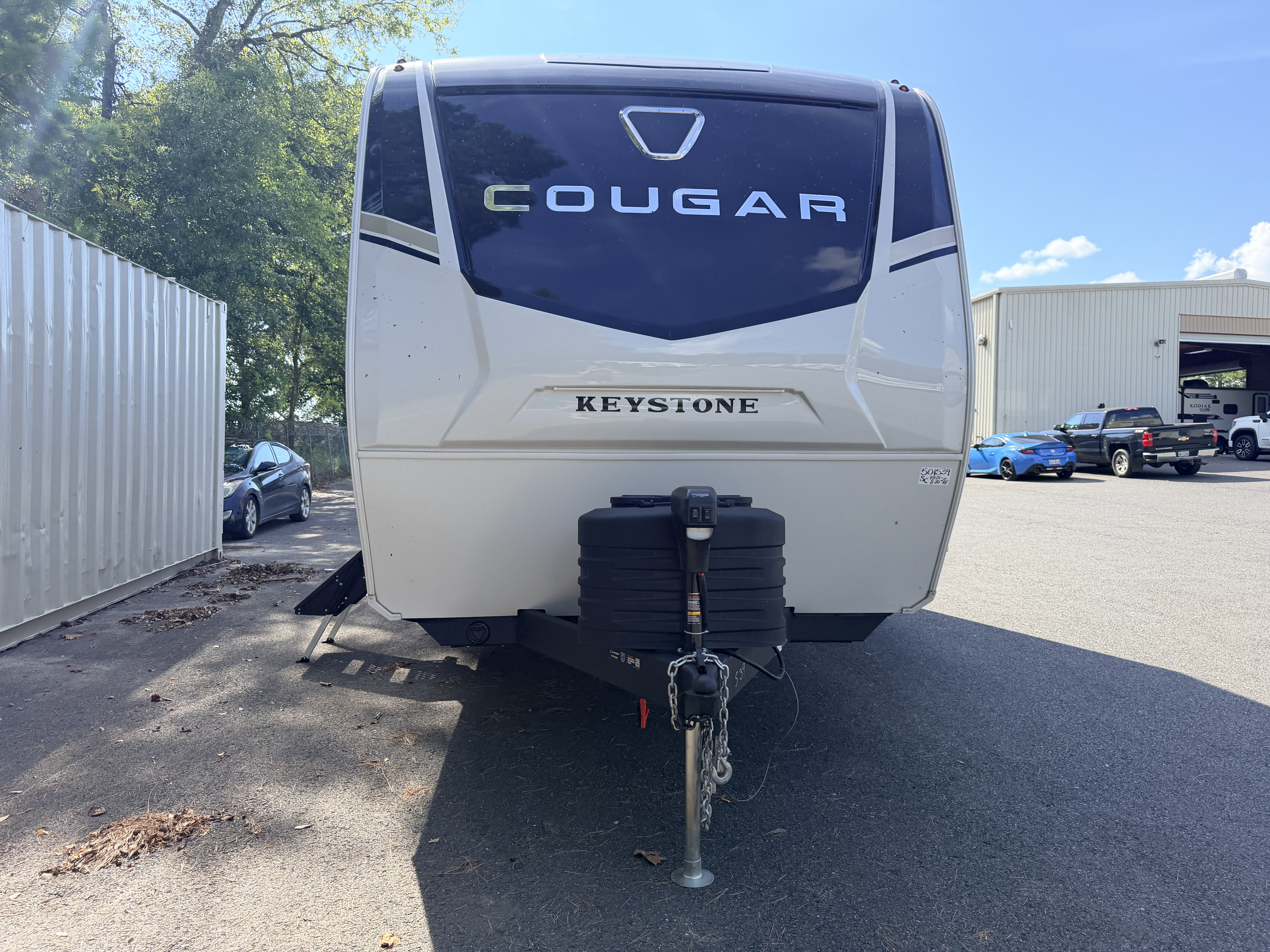 2027 Keystone COUGAR HALF-TON 21LBK - Image 2