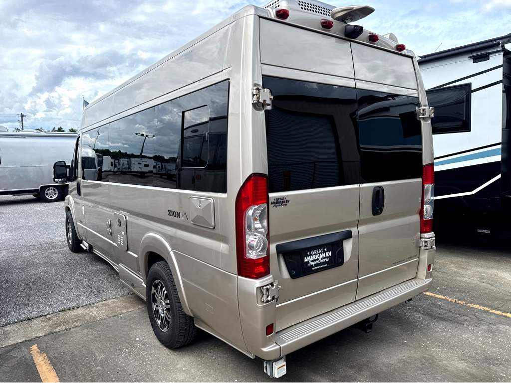 2018 ROADTREK ZION - Image 3