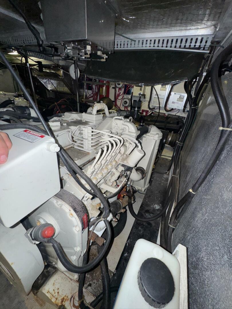 2000 Carver 506 Motor Yacht - Image 33