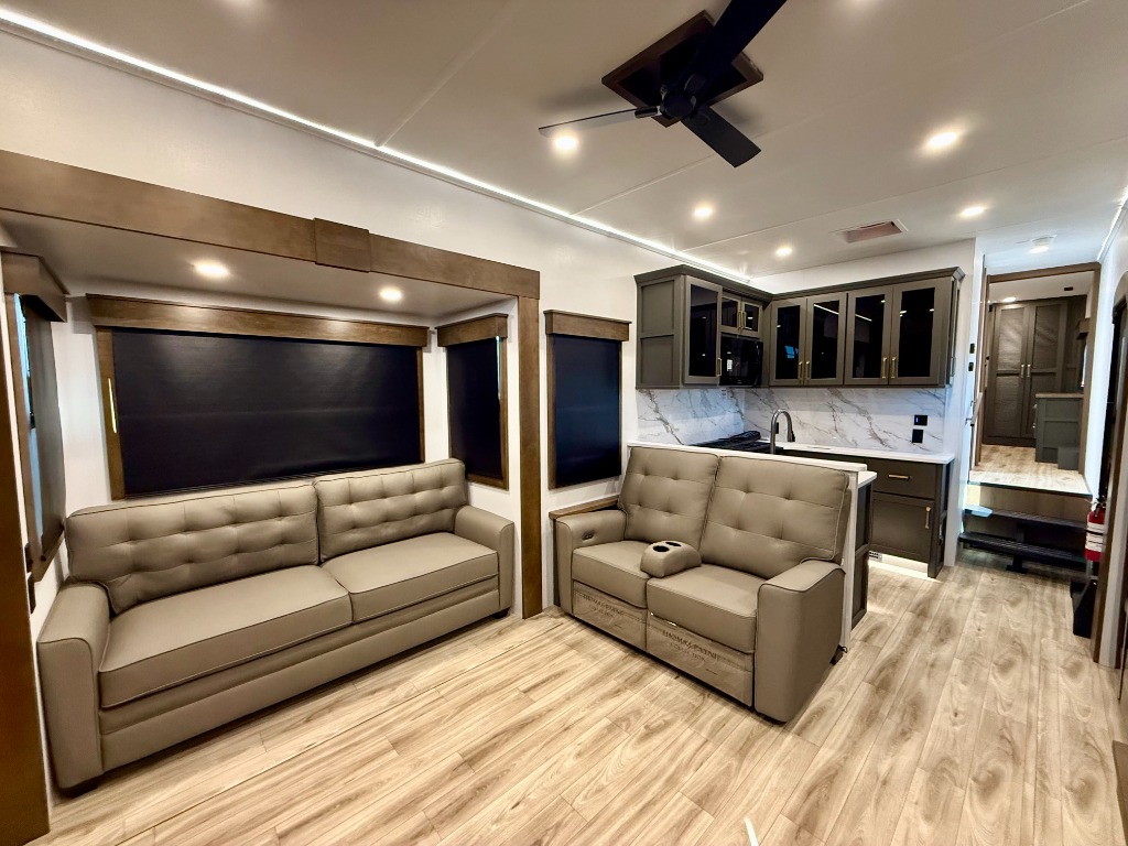 2027 High Country 391TB - Image 23