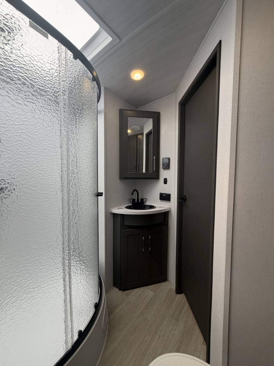 2026 Keystone Bullet Premium 330BKQ - Image 18