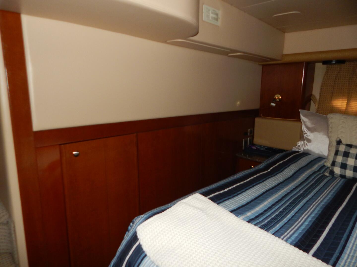2005 Meridian 408 Motor Yacht - Image 19