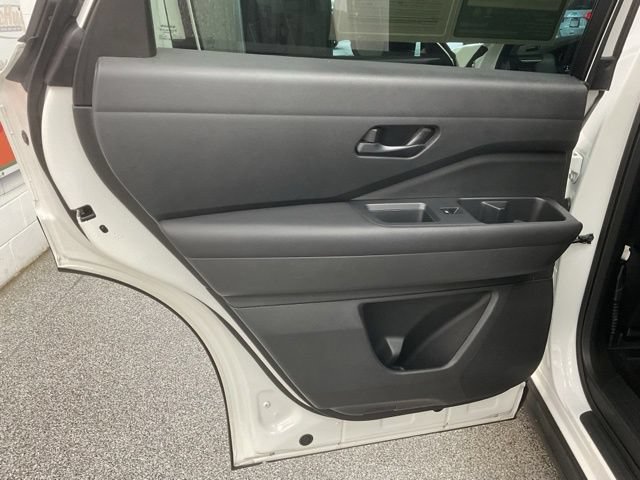 2024 Nissan Pathfinder Utility 4D SV 4WD - Image 25