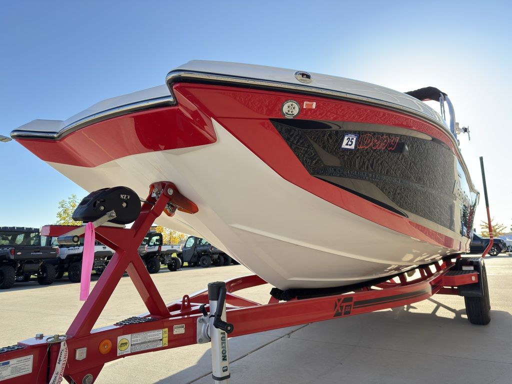 2019 MasterCraft XT22 - Image 67