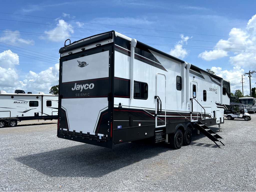 2026 JAYCO SEISMIC 359 - Image 4