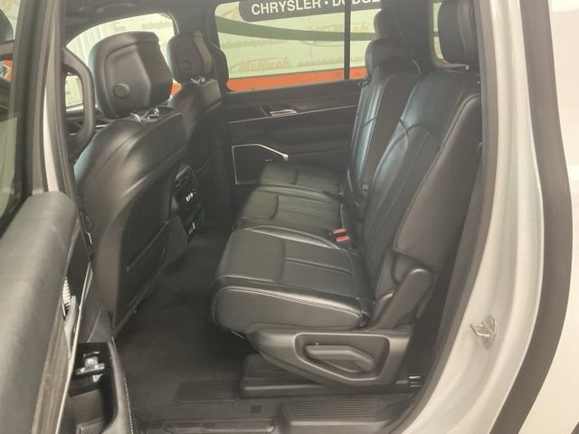 2024 Jeep Wagoneer L Utility 4D Series III 4WD - Image 21