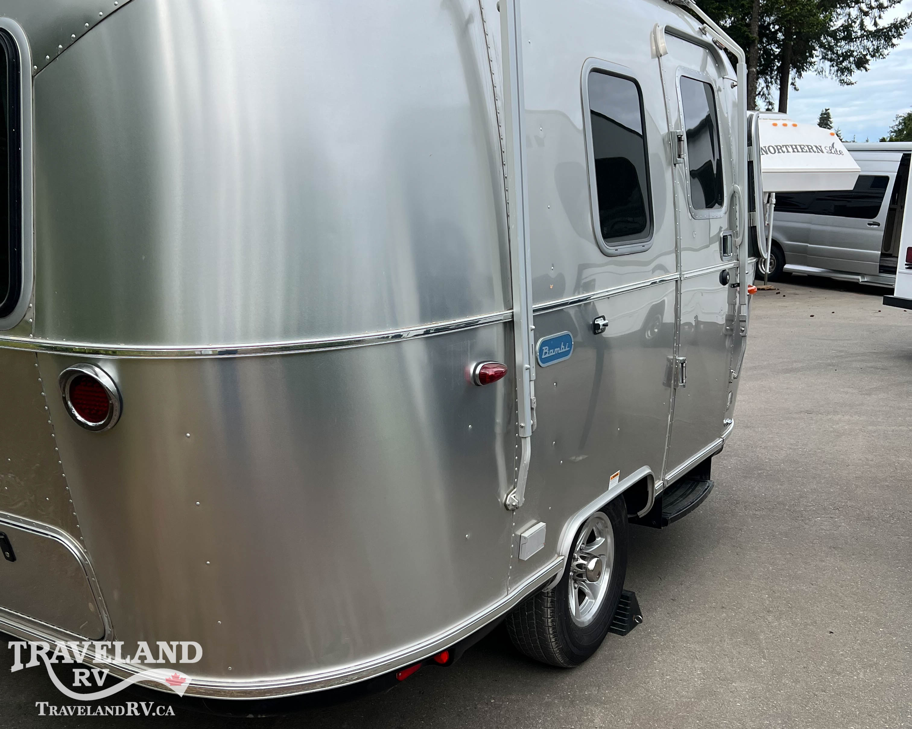 2023 Airstream Bambi 16RB - Image 5