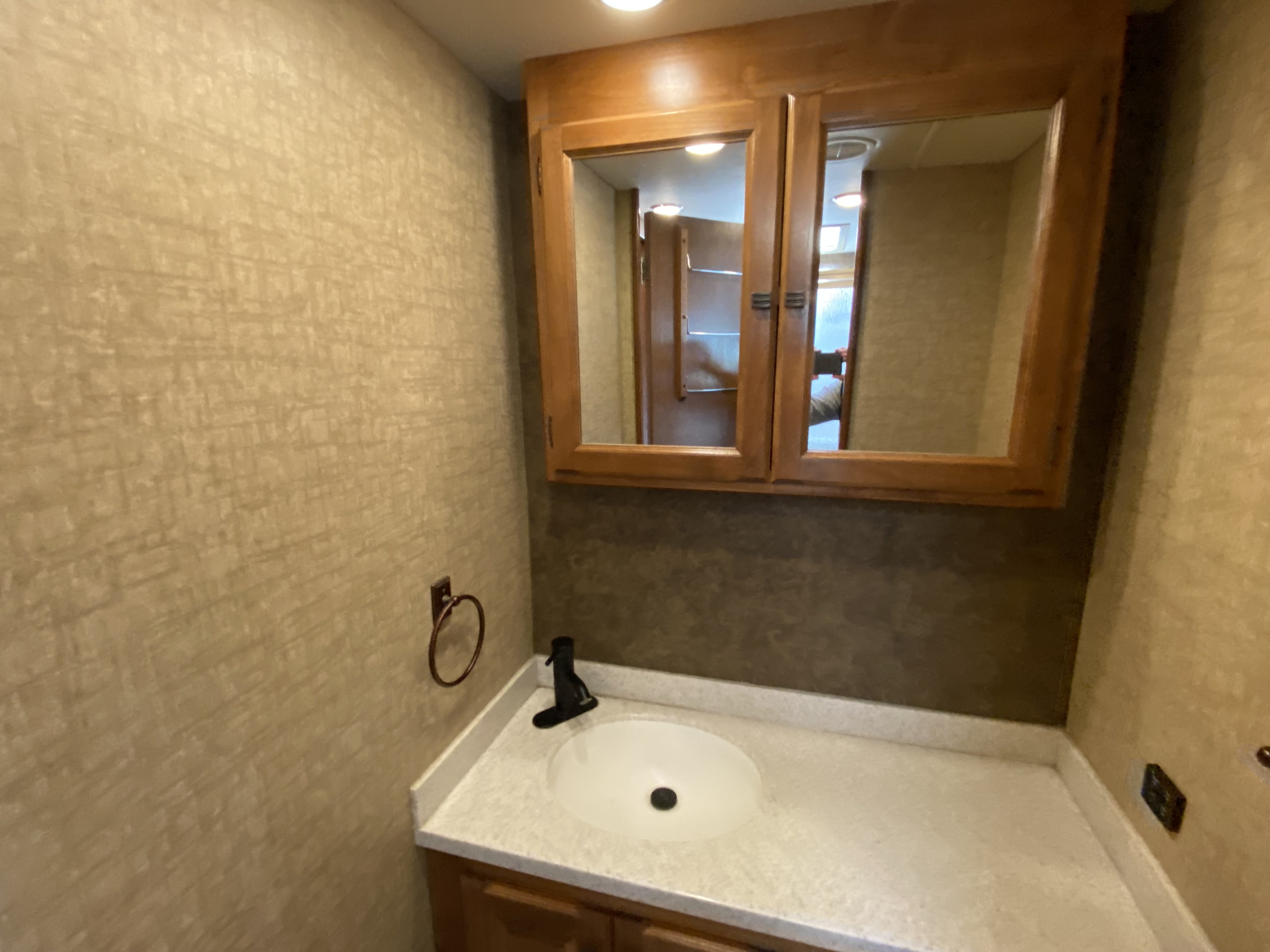 2014 Tiffin Allegro 32 CA - Image 25