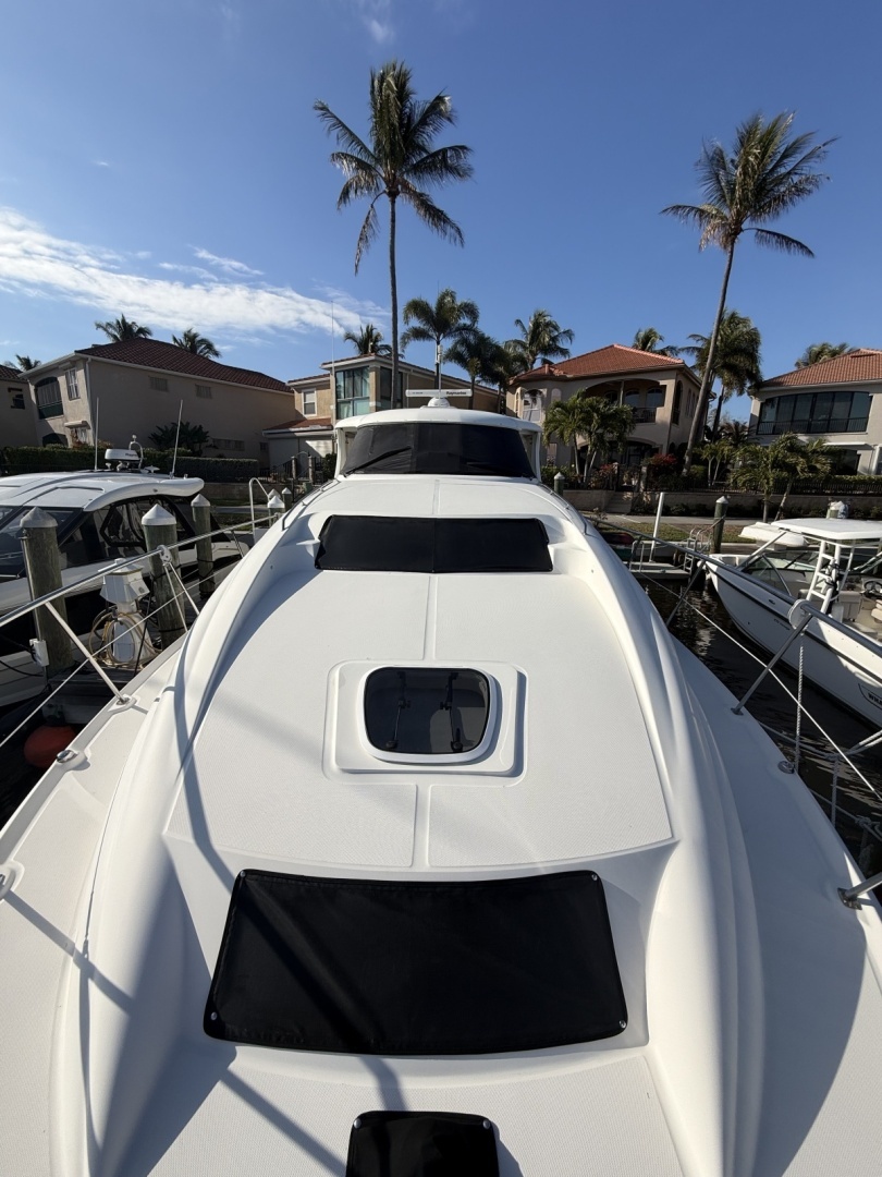 2004 Sea Ray 390 Motor Yacht - Image 26