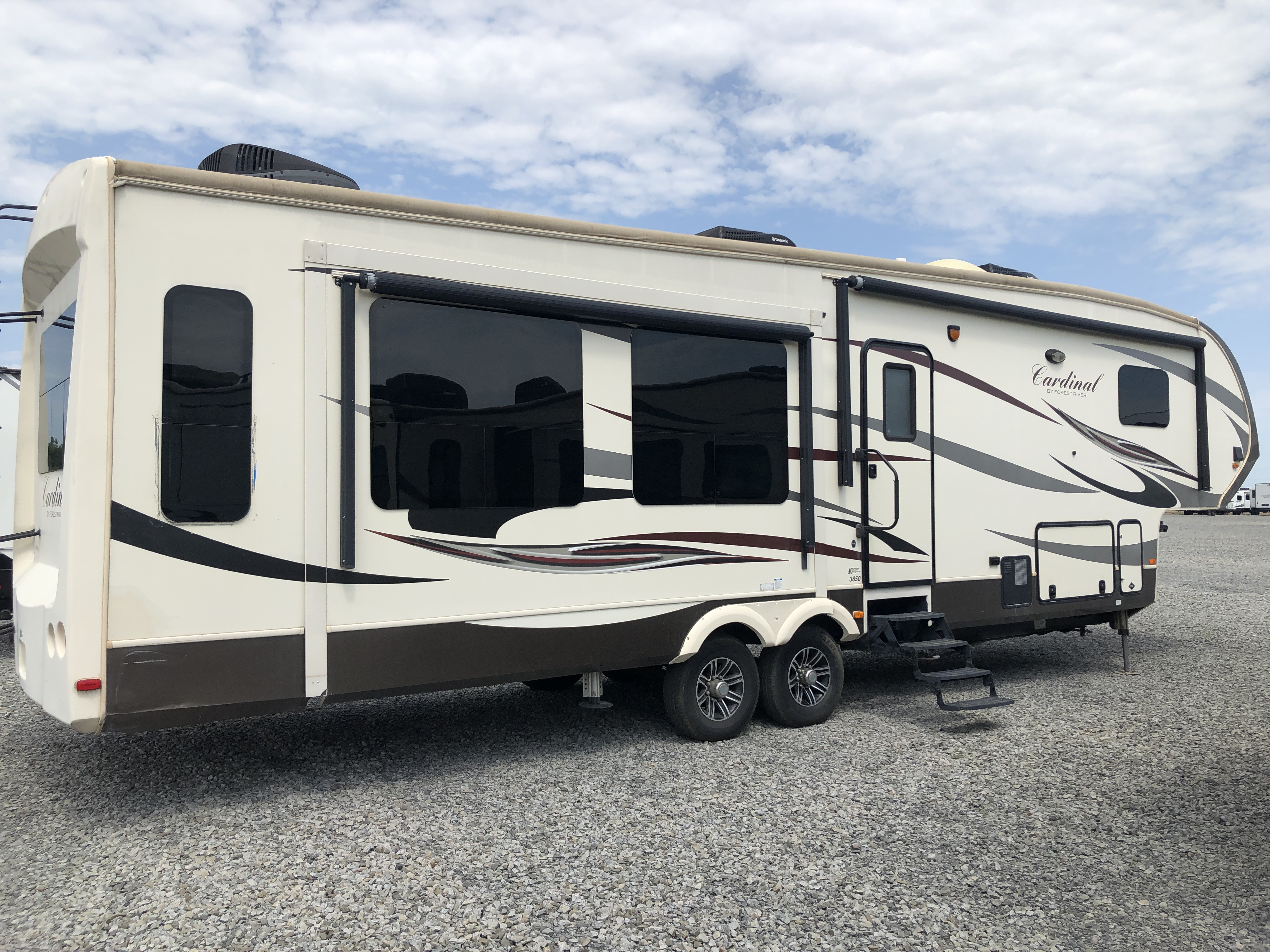 2016 Forest River Cardinal 3850RL - Image 8