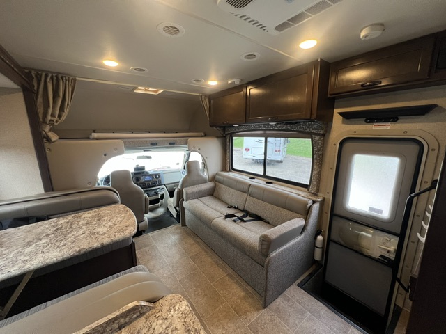 2017 Thor Motor Coach Chateau 28Z - Image 12