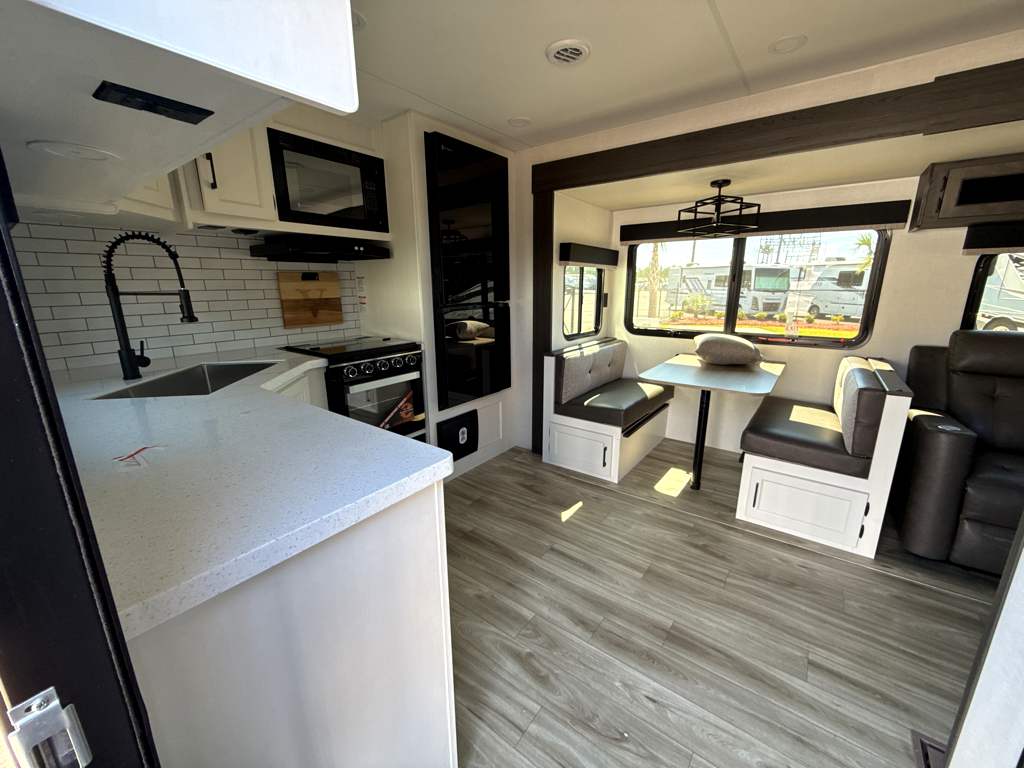 2026 VENTURE RV SPORTTREK 272VRK - Image 8