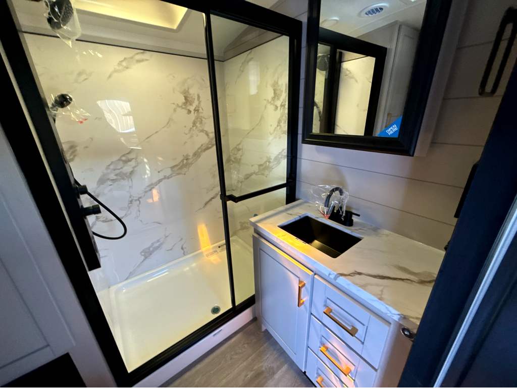2027 JAYCO NORTH POINT 375TBDB - Image 23