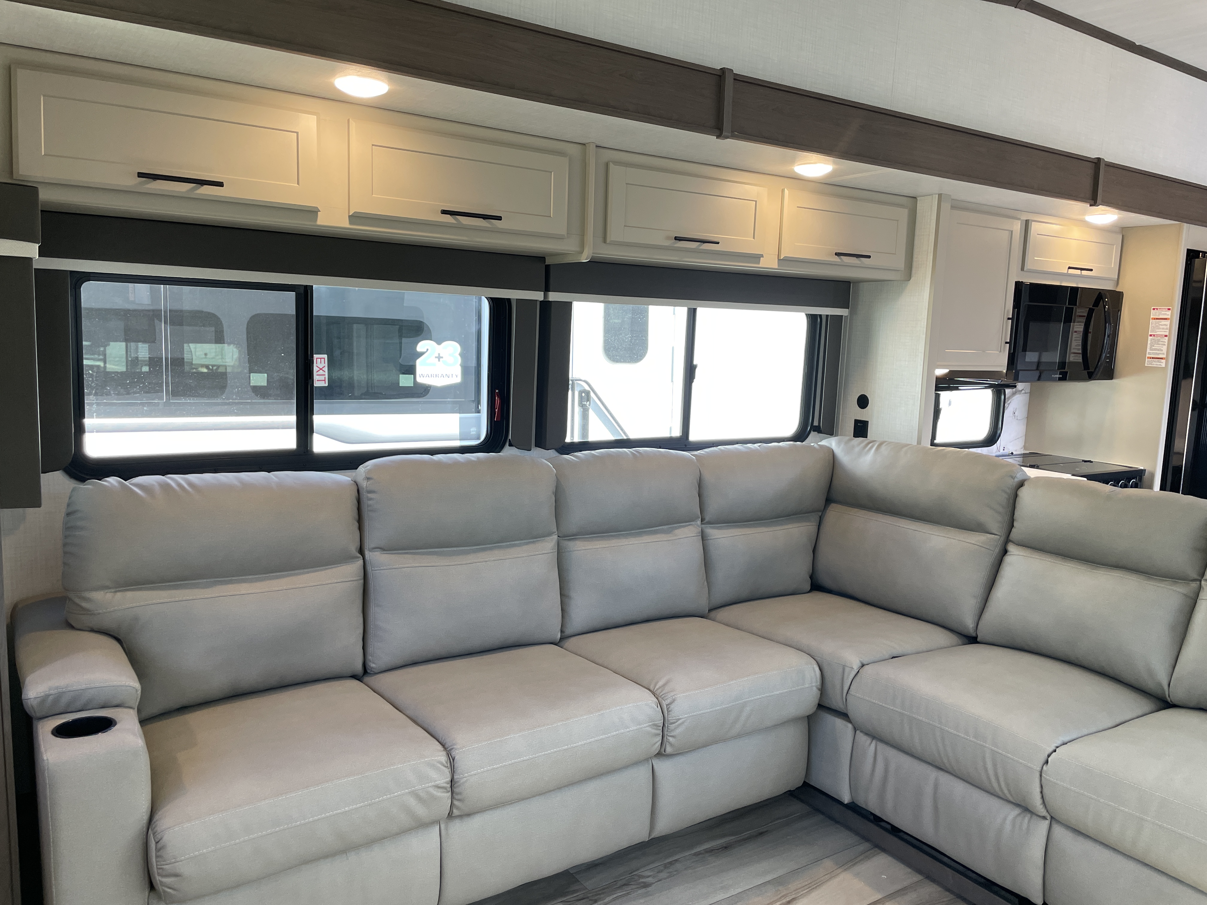 2027 Keystone Cougar 320RDS - Image 8