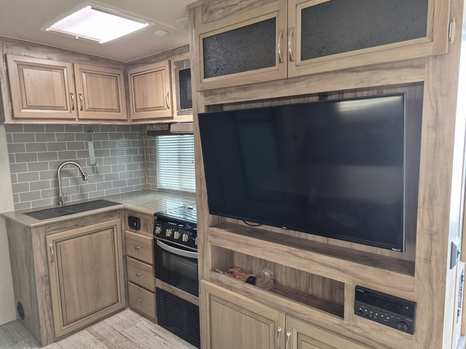 2020 Palomino Solaire Ultra-Lite 249 RBS - Image 6