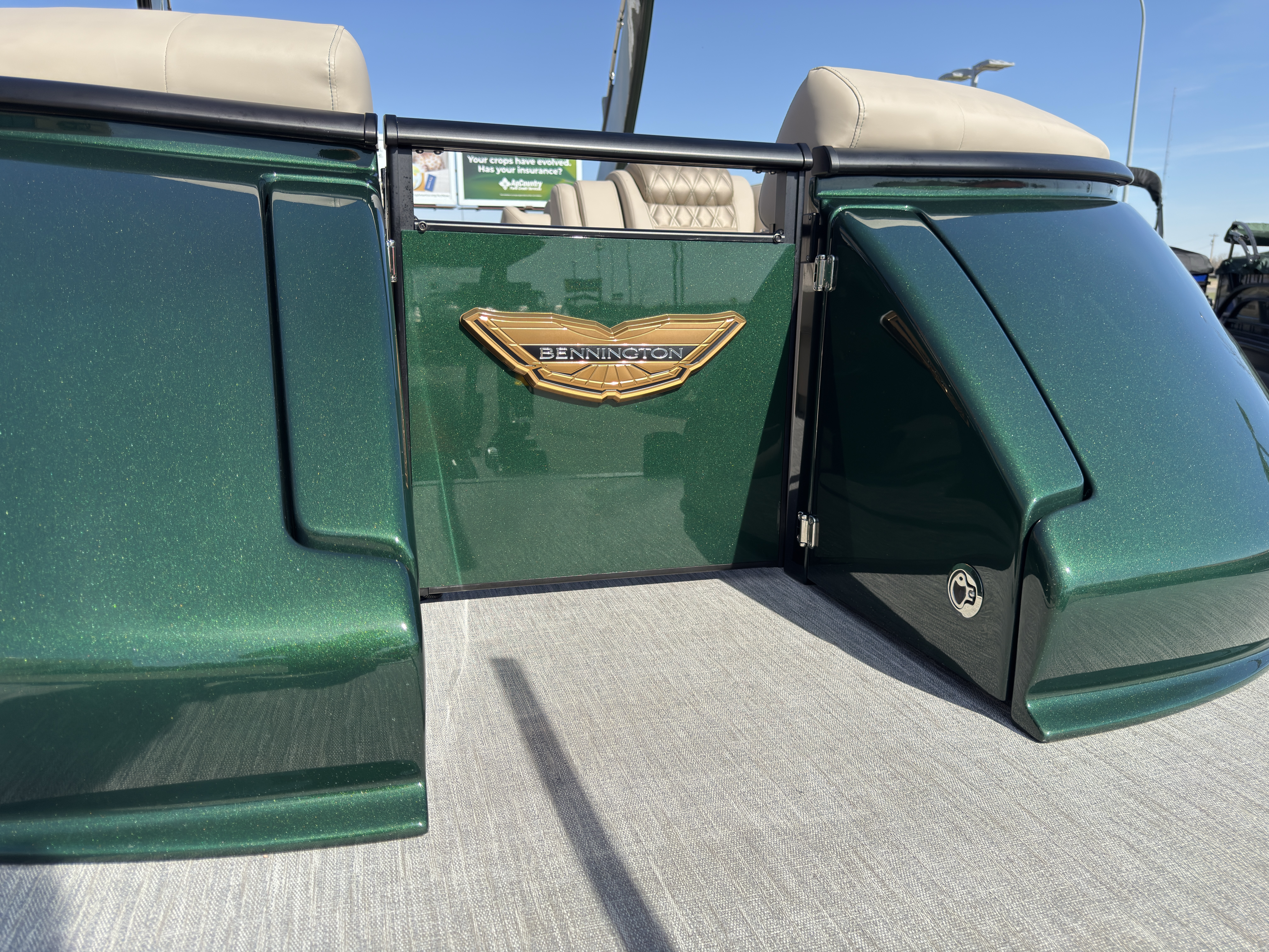 2026 Bennington 25QXSBA 425HP V10 Tritoon Pontoon - Image 90