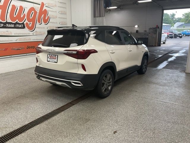 2022 Kia Seltos Utility 4D S AWD - Image 7