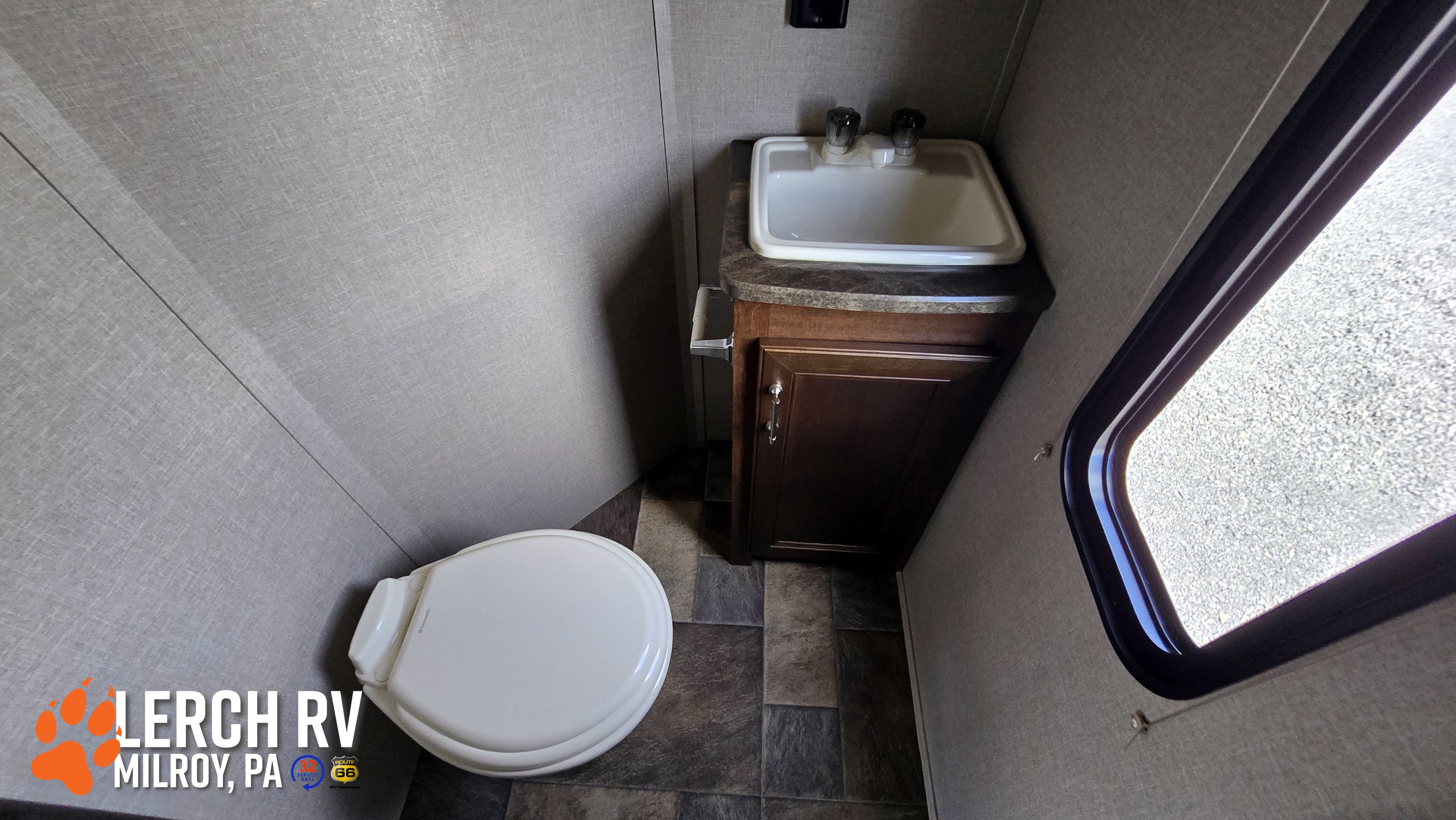 2016 Keystone Fuzion 420 - Image 29