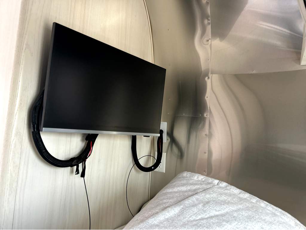 2025 AIRSTREAM BAMBI 16RB - Image 25