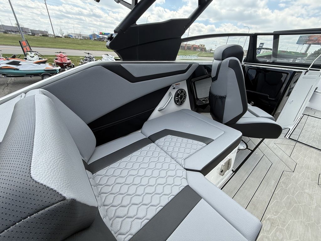 2026 Yamaha Boats 222XD - Image 14