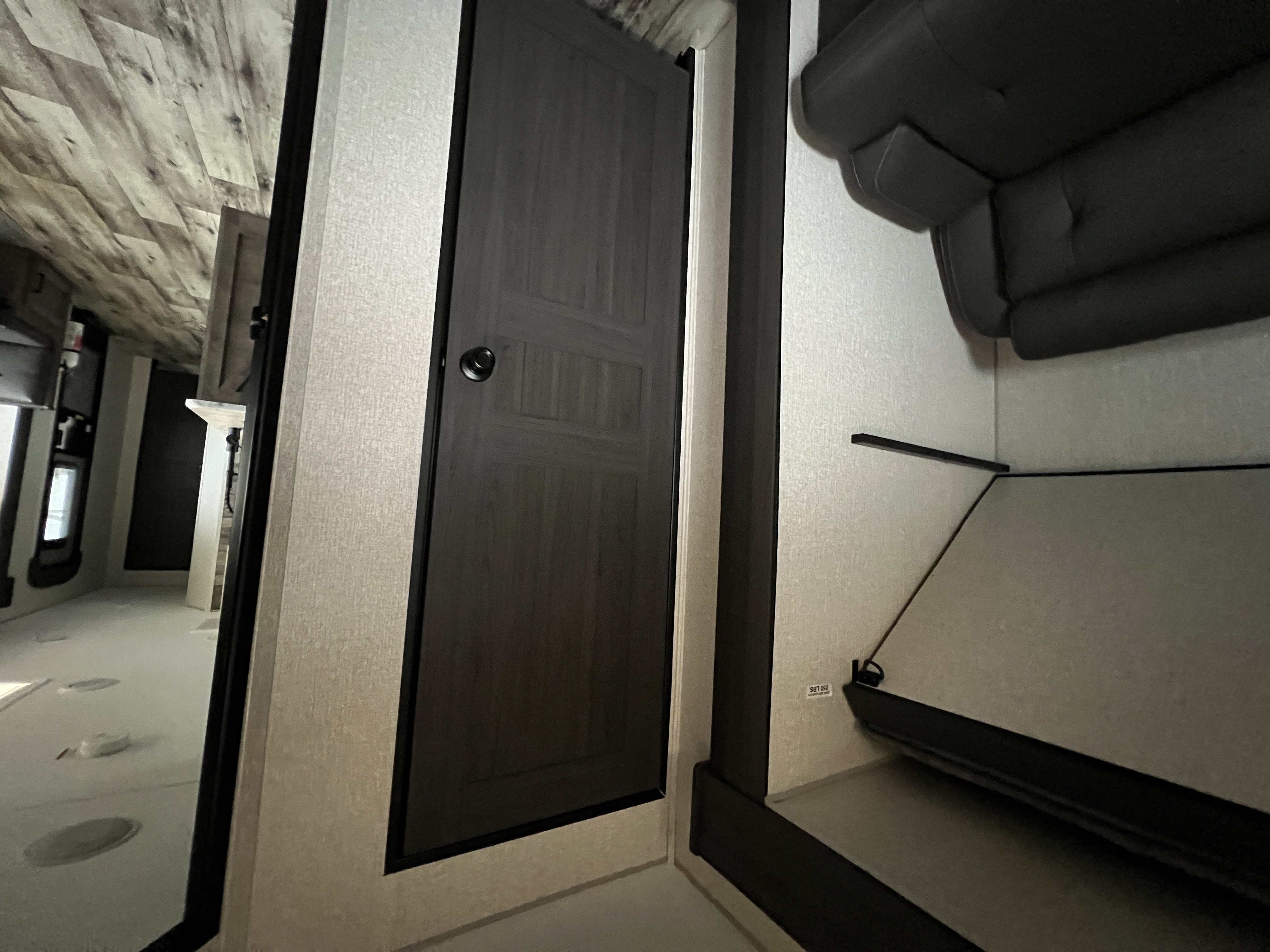 2022 VENTURE RV SPORTREK 327VIK - Image 41