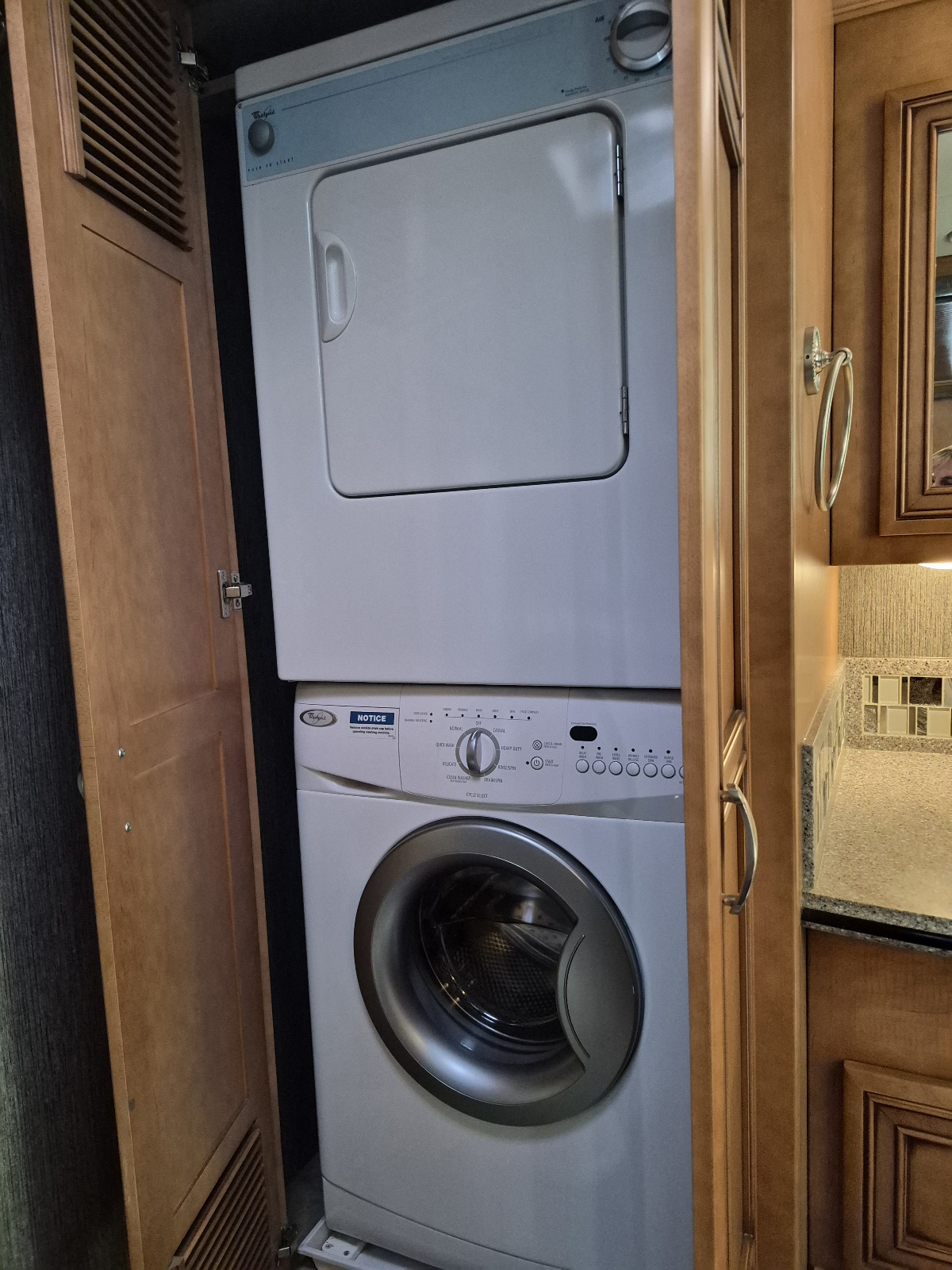 2015 Newmar Ventana 3636 - Image 23